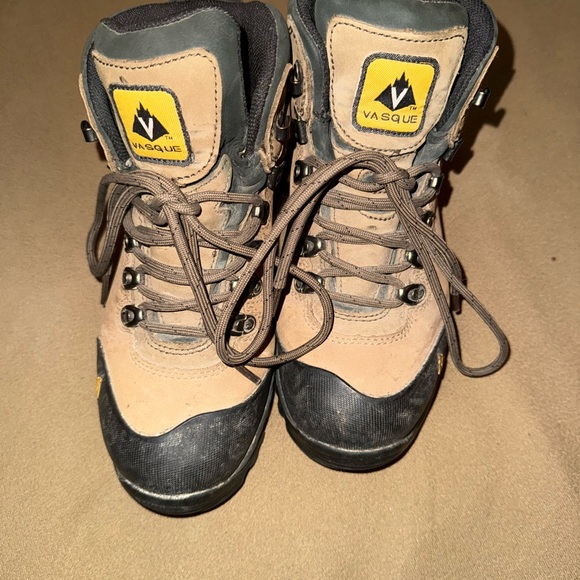 Vasque Shoes - Vasque Women’s Hiking Boots - Tan and Black